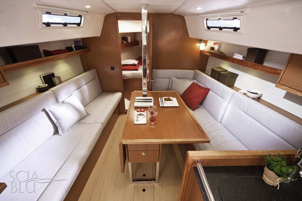 Bavaria 32 cruiser: dinette