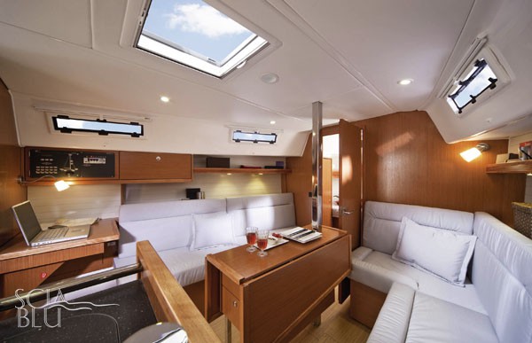 Bavaria 32 cruiser: dinette