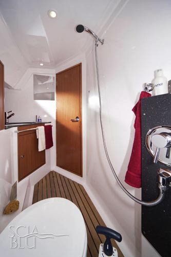 Bavaria 32 cruiser: bagno