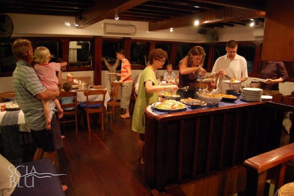 Schooner indonesiano: pasto al buffet