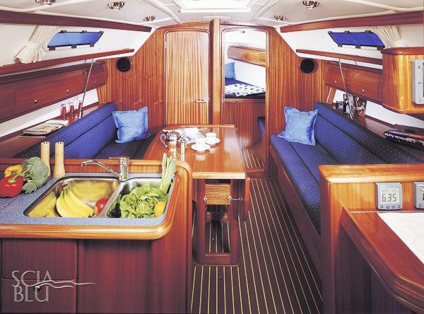 Bavaria 36: dinette