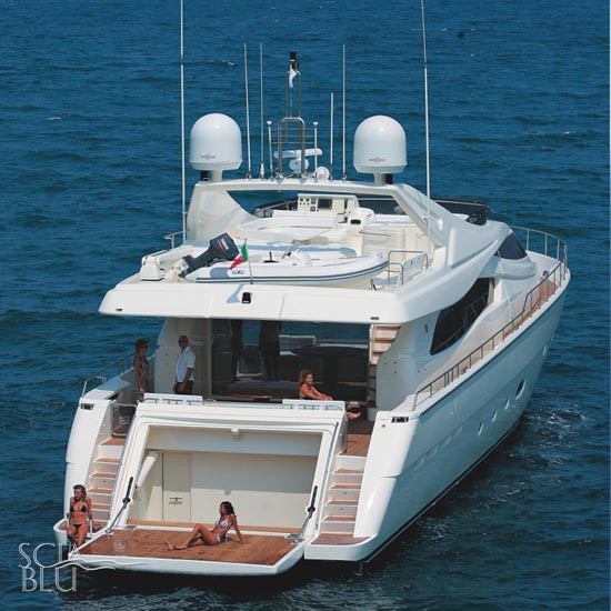 Ferretti 881