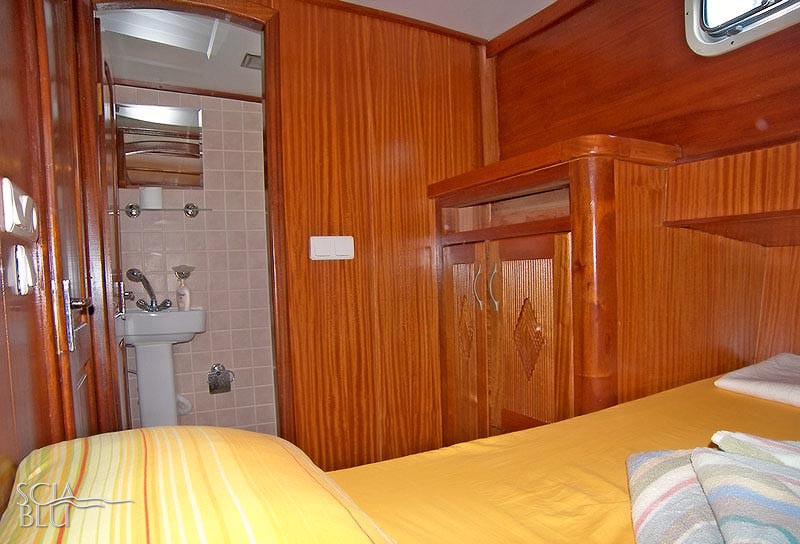 Cabina matrimoniale e bagno privato