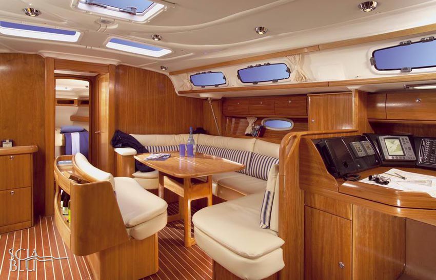 Bavaria 46 Cruiser: dinette