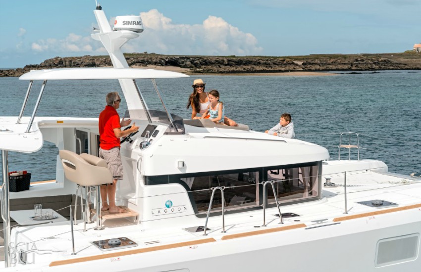 Lagoon 40 Power catamaran