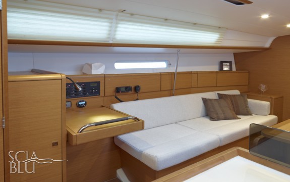 Sun Odyssey 379