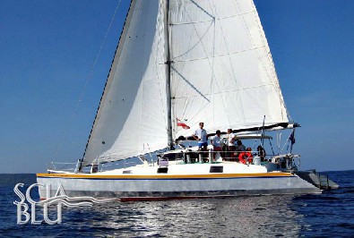 Catamarano di 48 piedi con equipaggio e pensione completa (attrezzato per diving)